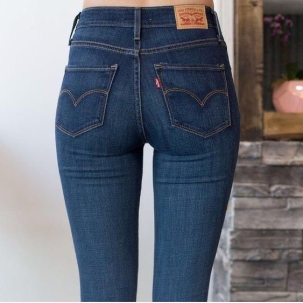 Beautiful dark wash Levi’s 501 jeans